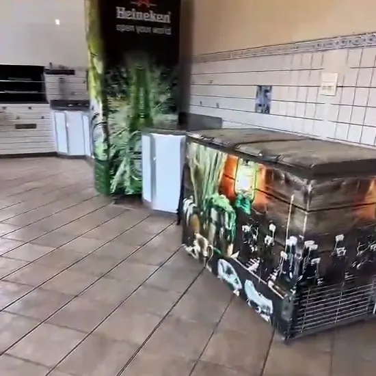 Freezer cervejeiro no bar da piscina