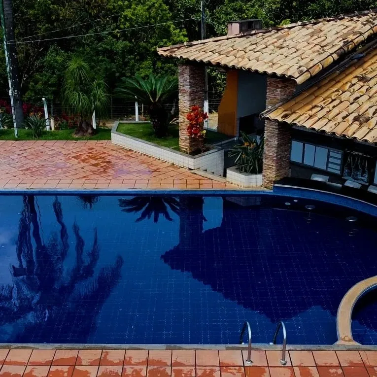 Piscina vista a partir da área gourmet