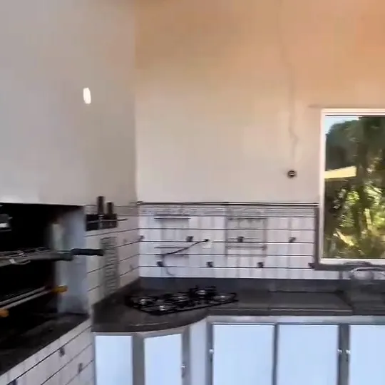 Cozinha e bar de apoio da segunda piscina